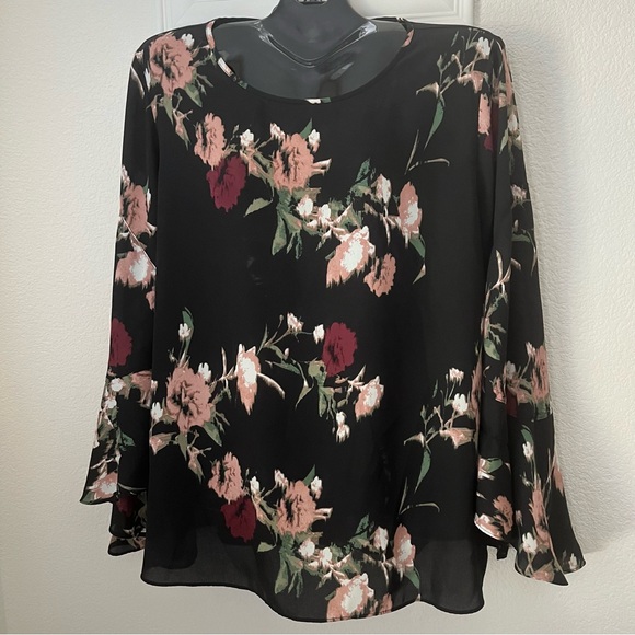 Vince Camuto Black Floral Windswept Bell Sleeve
Blouse Top - Size XL - Picture 7 of 8